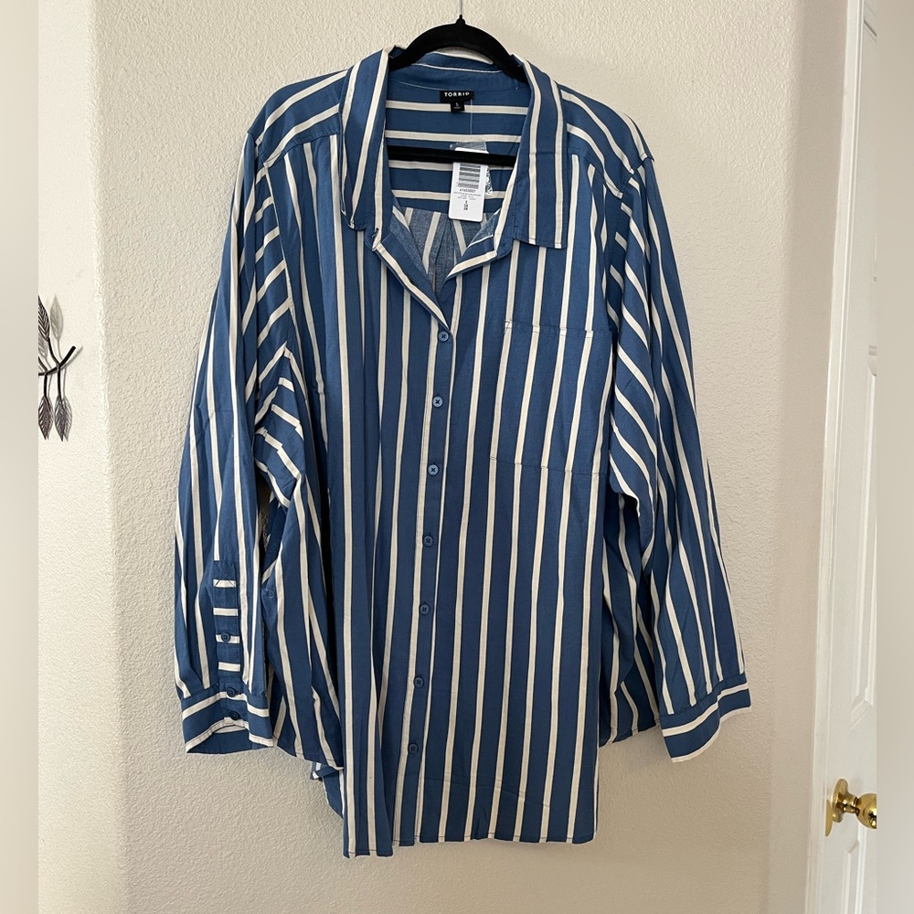NWT TORRID Long Sleeve Button Down Striped Pocket Shirt Size 5 (28)